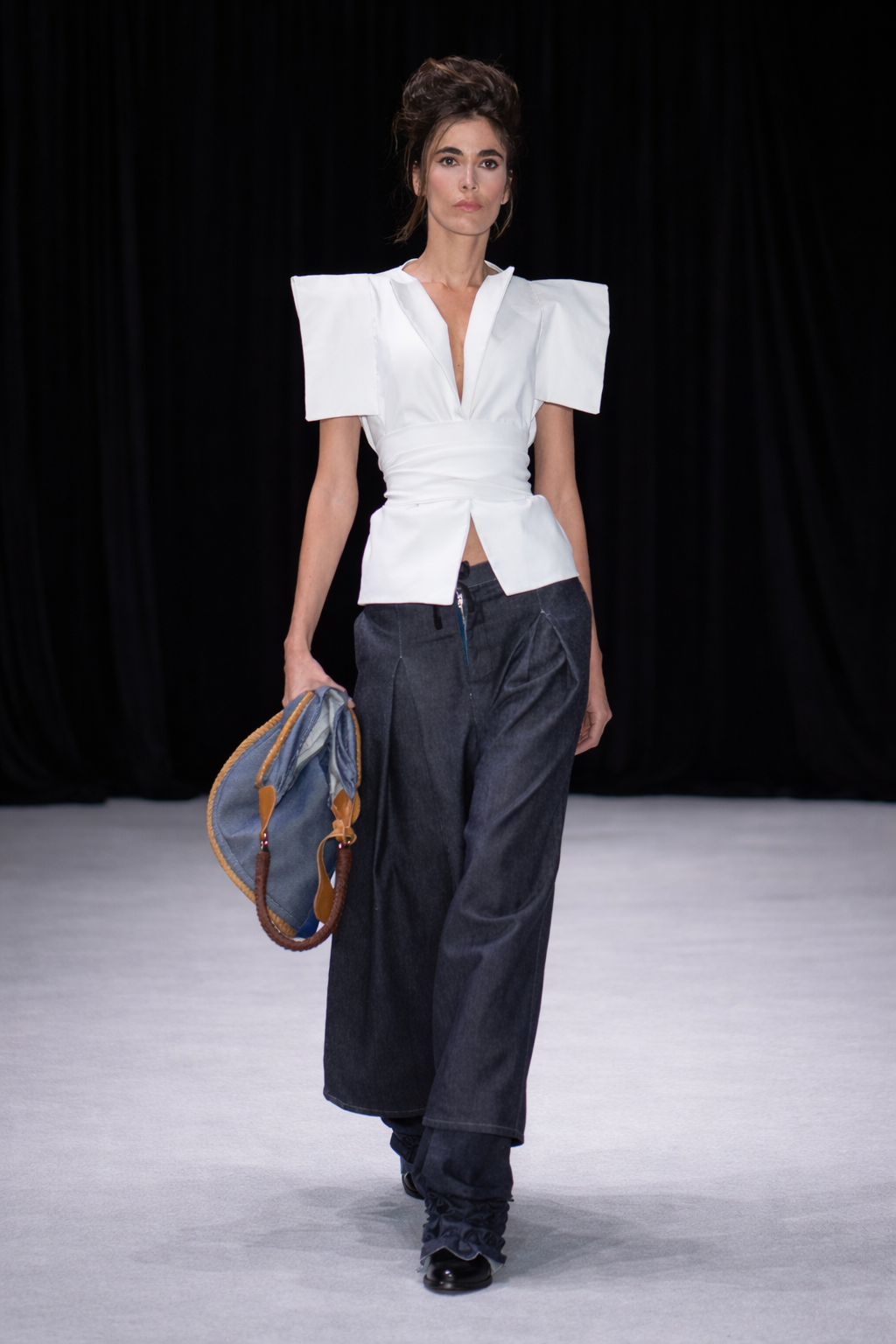 CHALECO BLANCO CON FAJIN 1894